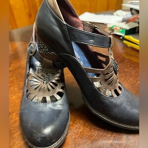 L’Artiste designer shoes great condition